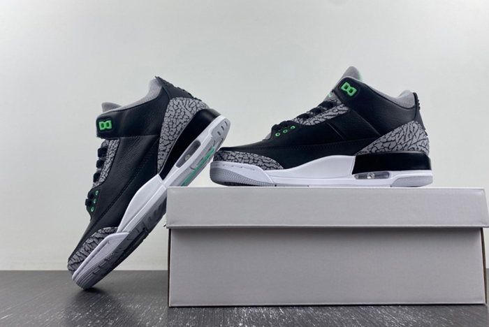 Air Jordan 3 “Green Glow”  CT8532-031