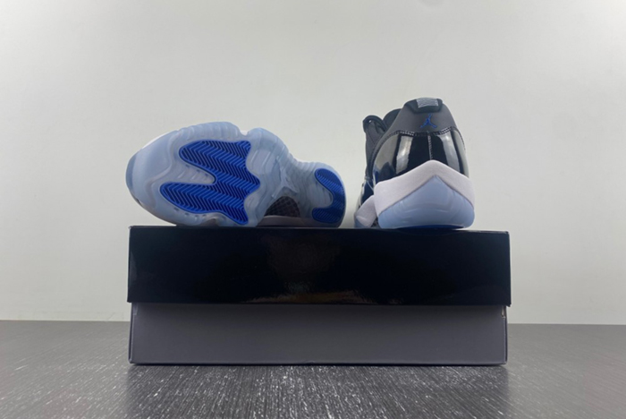 Air Jordan 11 “Space Jam“  ”FV5104-004