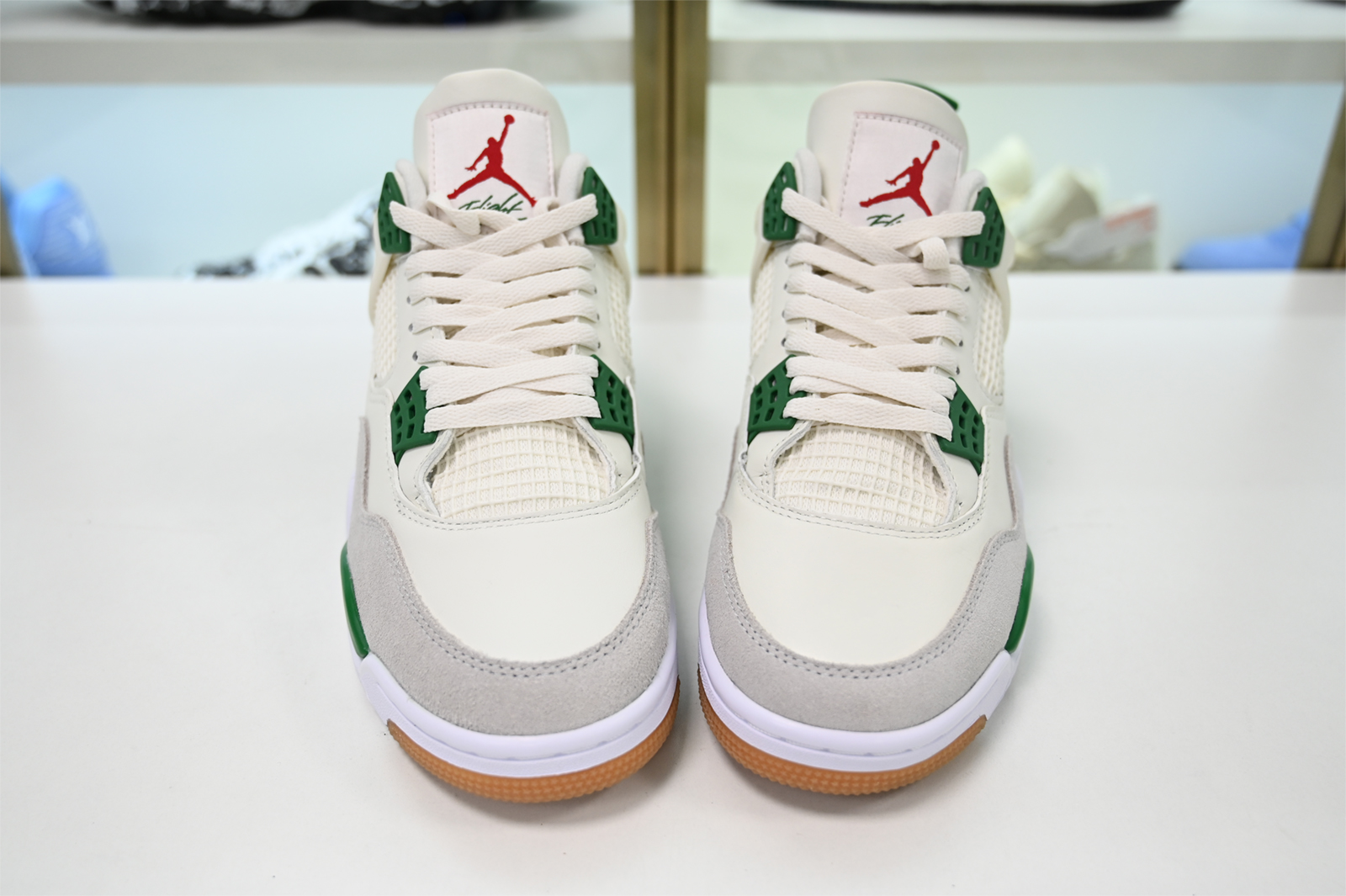 Nike SB x Air Jordan 4 ‘Pine Green’  DR5415-103