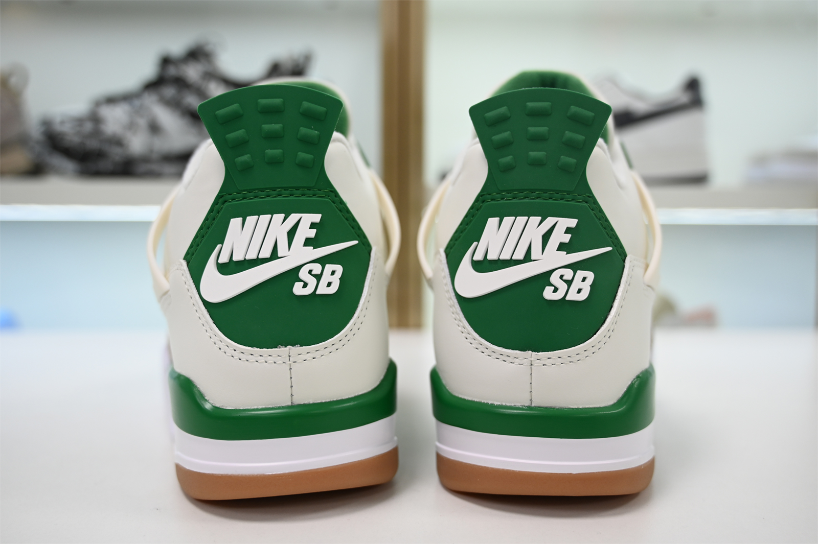 Nike SB x Air Jordan 4 ‘Pine Green’  DR5415-103