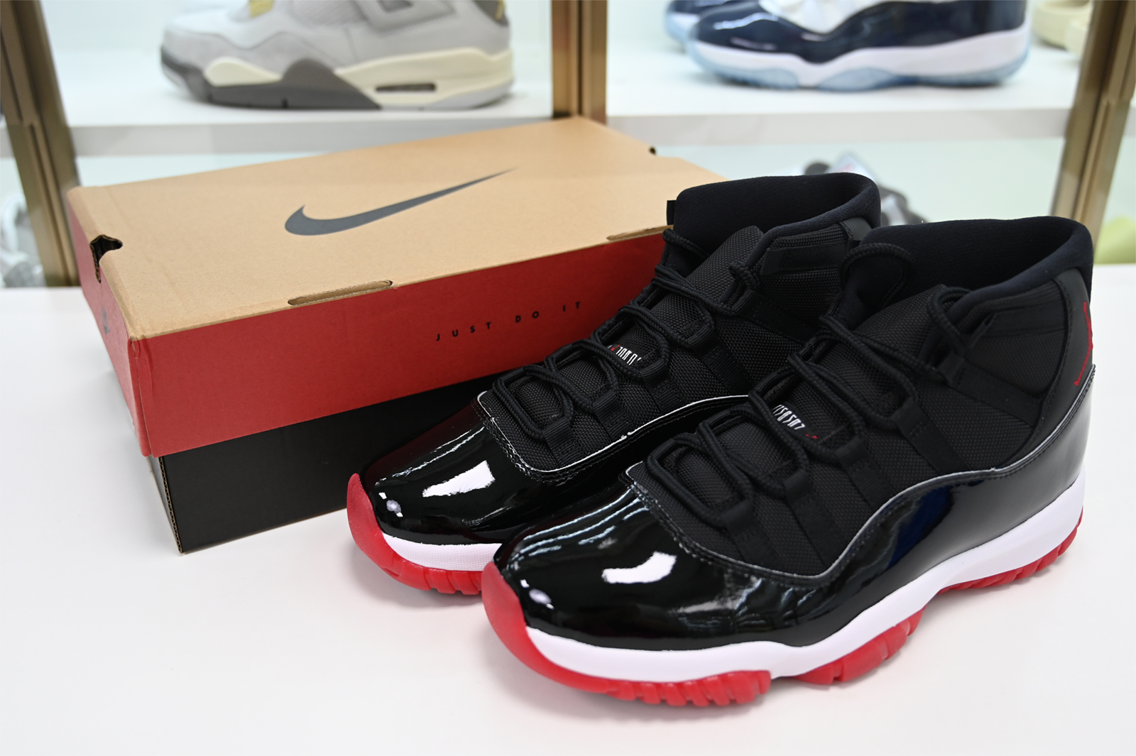 AIR JORDAN 11 BRED 2019 378037-061