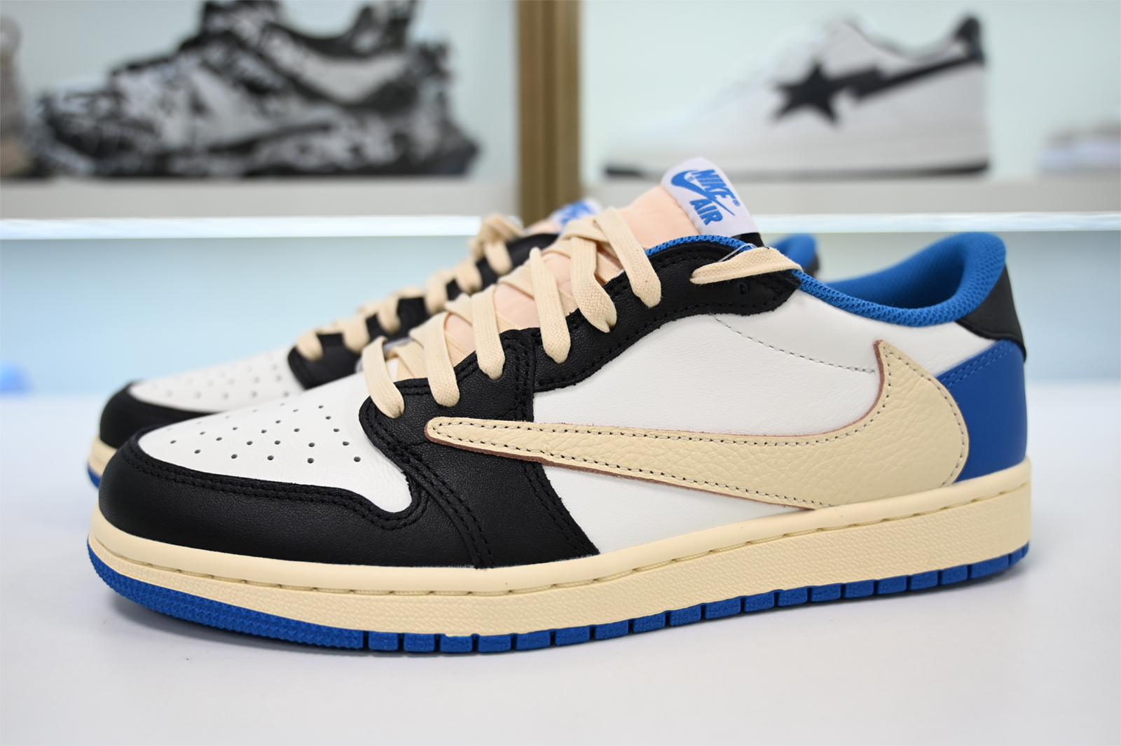Travis Scott x Fragment x Air Jordan 1 Low DM7866-140