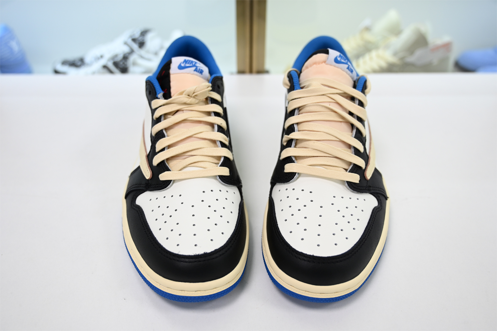 Travis Scott x Fragment x Air Jordan 1 Low DM7866-140