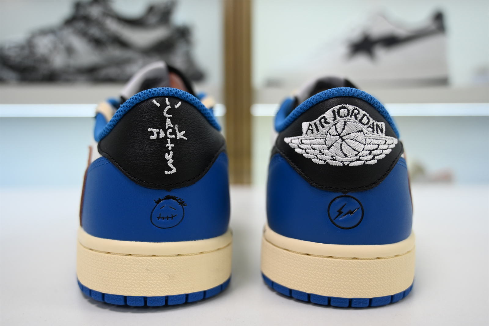 Travis Scott x Fragment x Air Jordan 1 Low DM7866-140