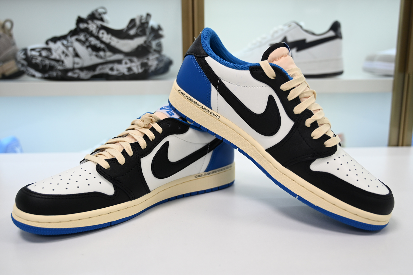 Travis Scott x Fragment x Air Jordan 1 Low DM7866-140