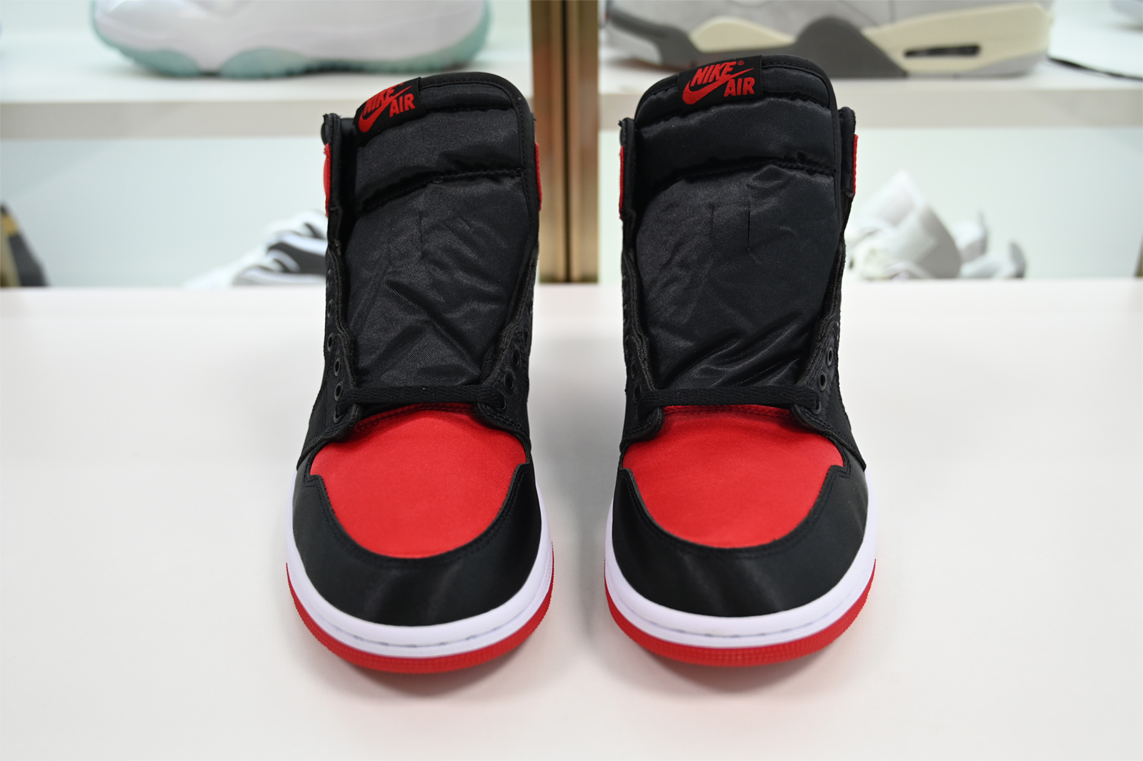Air Jordan 1 High OG WMNS “Satin Bred”  FD4810-061