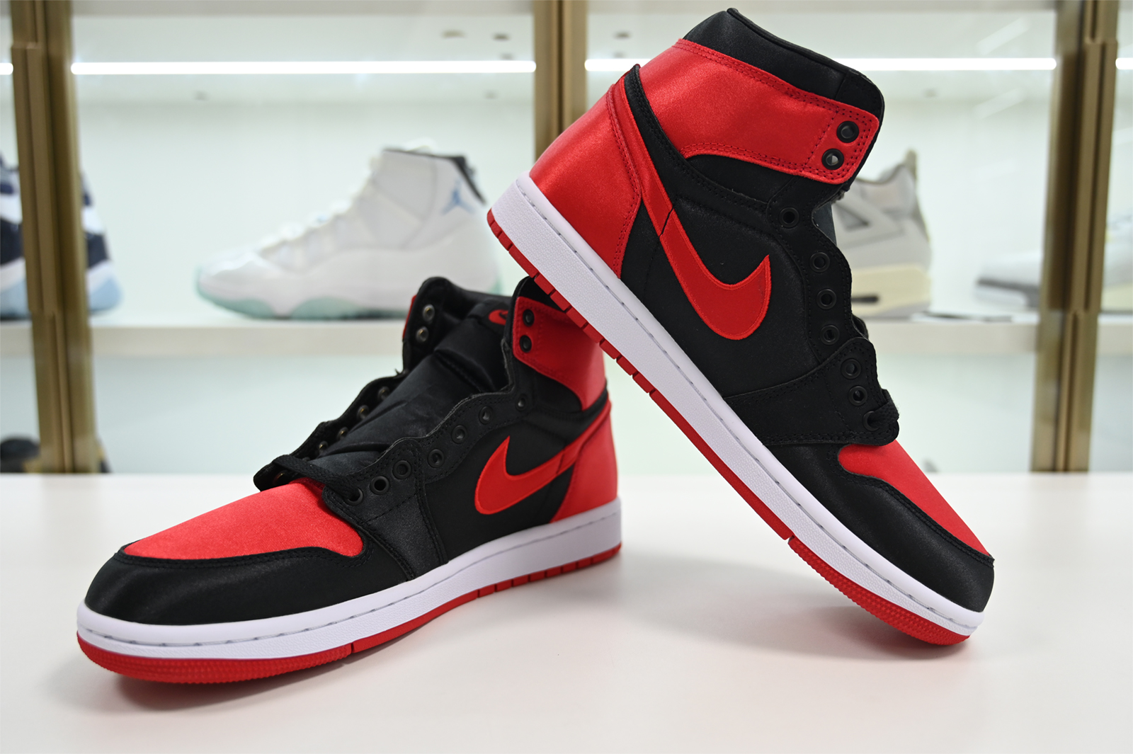 Air Jordan 1 High OG WMNS “Satin Bred”  FD4810-061