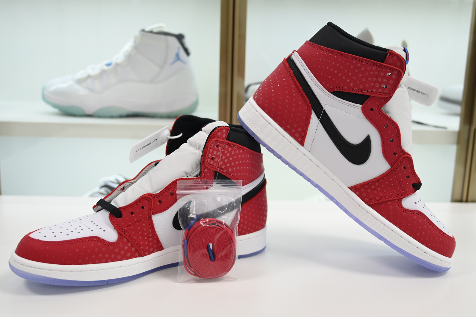 Jordan 1 Retro High Spider-Man Origin Story - 555088-602