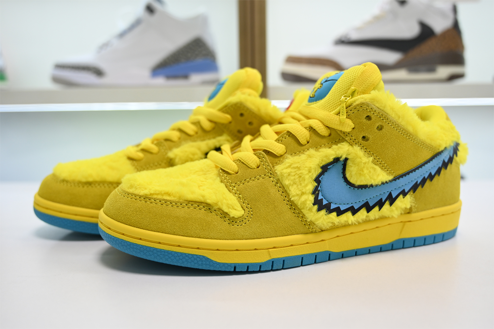 GRATEFUL DEAD X NIKE SB DUNK LOW “YELLOW BEAR” CJ5378-700