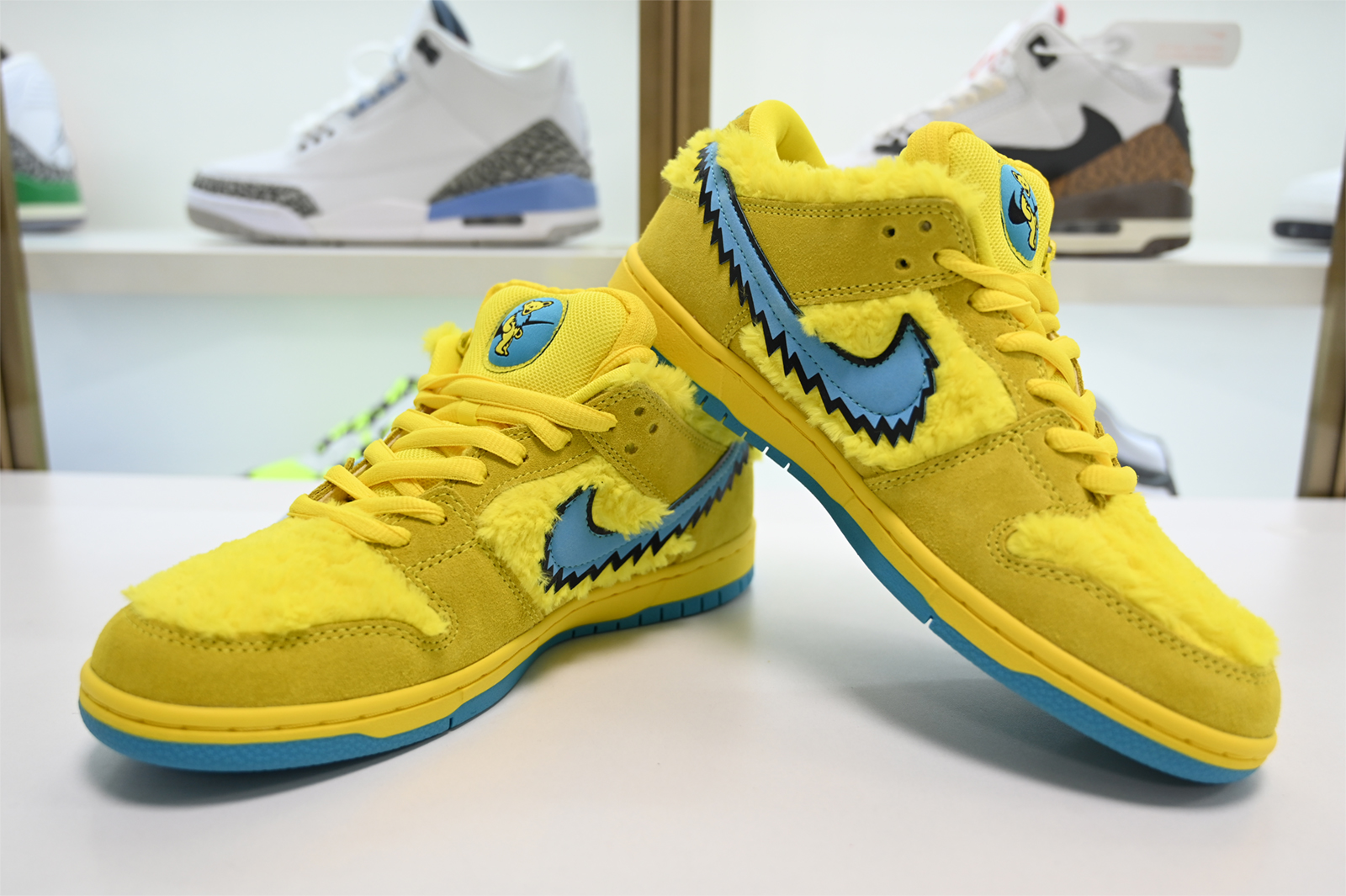 GRATEFUL DEAD X NIKE SB DUNK LOW “YELLOW BEAR” CJ5378-700
