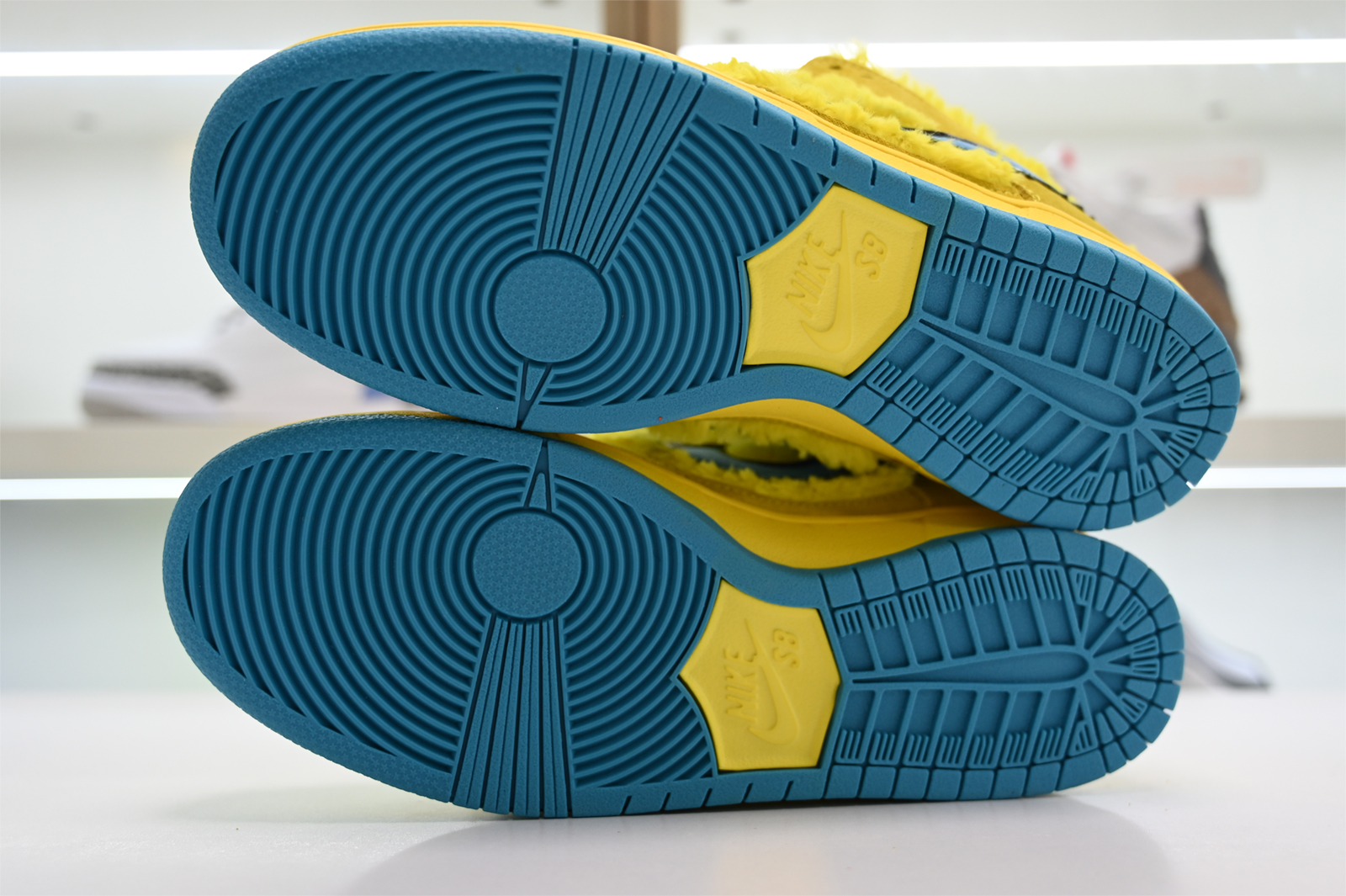 GRATEFUL DEAD X NIKE SB DUNK LOW “YELLOW BEAR” CJ5378-700