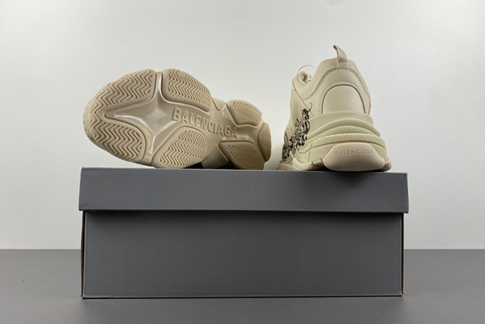 Ba*len*cia*ga triple s sneaker diy metal in white/red/black