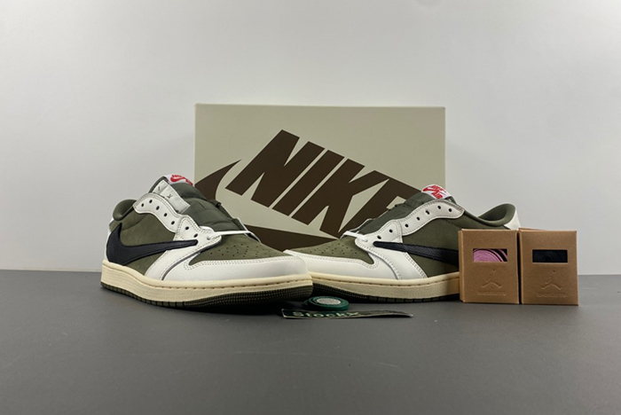 Travis Scott x Air Jordan 1 Low OG   DM7866-200