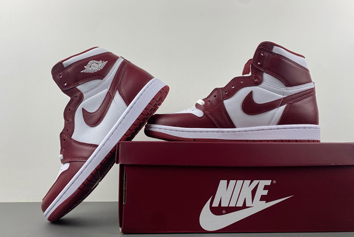 Air Jordan 1 High OG “Team Red” DZ5485-160