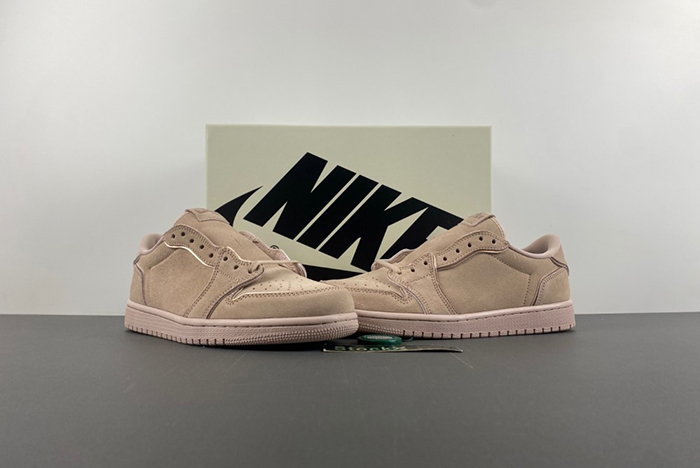 Travis Scott x Air Jordan 1  AO1935-204