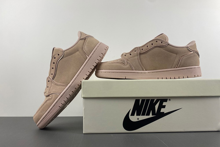 Travis Scott x Air Jordan 1  AO1935-204