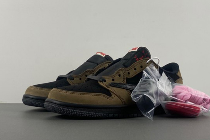 Travis Sco tt x Air Jordan 1 Low OG  DM7866-202