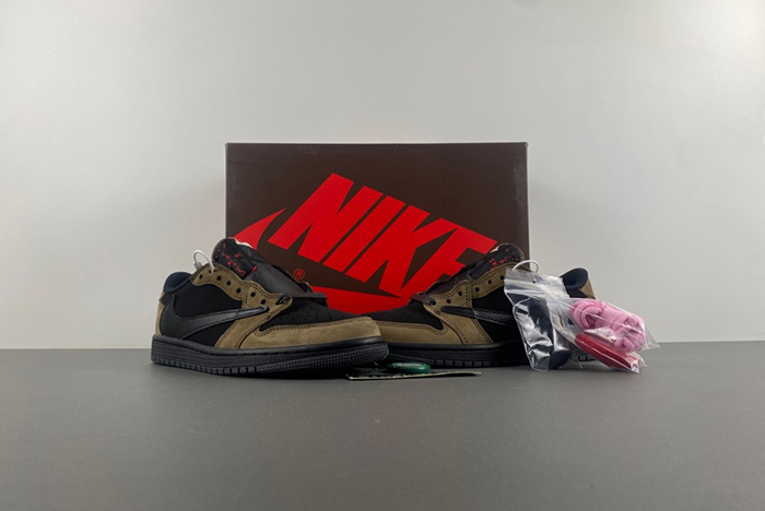 Travis Sco tt x Air Jordan 1 Low OG  DM7866-202