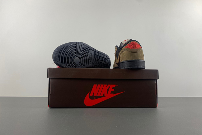 Travis Sco tt x Air Jordan 1 Low OG  DM7866-202