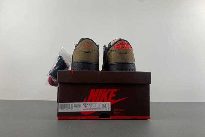 Travis Sco tt x Air Jordan 1 Low OG  DM7866-202