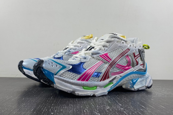 Ba*len*cia*ga runner sneaker 7.5  772774-w3rbw-9645
