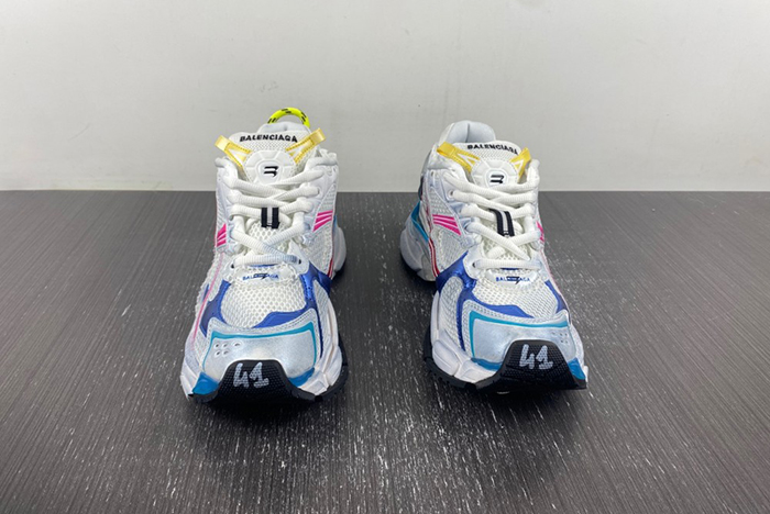 Ba*len*cia*ga runner sneaker 7.5  772774-w3rbw-9645