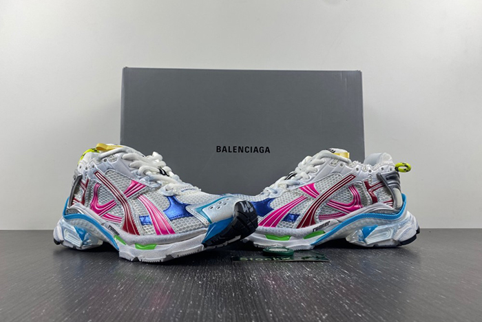 Ba*len*cia*ga runner sneaker 7.5  772774-w3rbw-9645