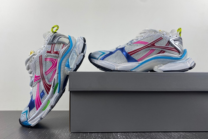 Ba*len*cia*ga runner sneaker 7.5  772774-w3rbw-9645