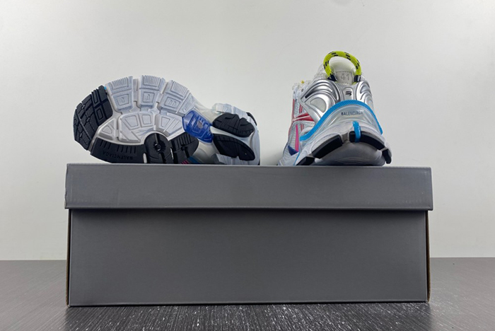 Ba*len*cia*ga runner sneaker 7.5  772774-w3rbw-9645