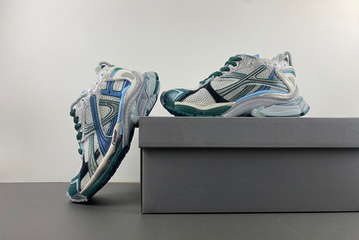 Ba*len*cia*ga runner sneaker 7.5  77274-w3rbw-0623