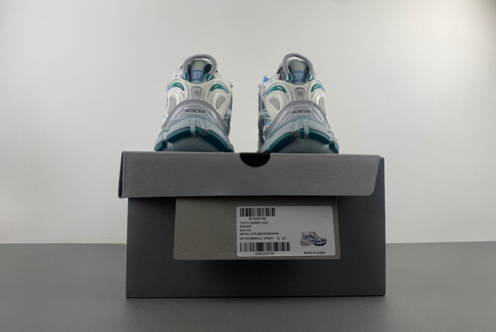 Ba*len*cia*ga runner sneaker 7.5  77274-w3rbw-0623