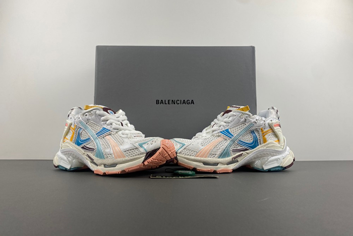 Ba*len*cia*ga runner sneaker 7.5   772774-w3rny-0326