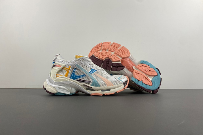 Ba*len*cia*ga runner sneaker 7.5   772774-w3rny-0326
