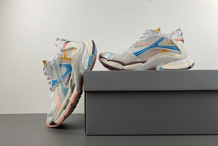 Ba*len*cia*ga runner sneaker 7.5   772774-w3rny-0326