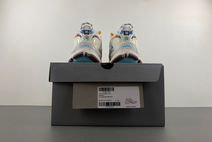 Ba*len*cia*ga runner sneaker 7.5   772774-w3rny-0326