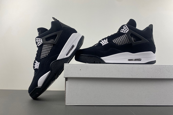 AIR JORDAN 4 RETRO 