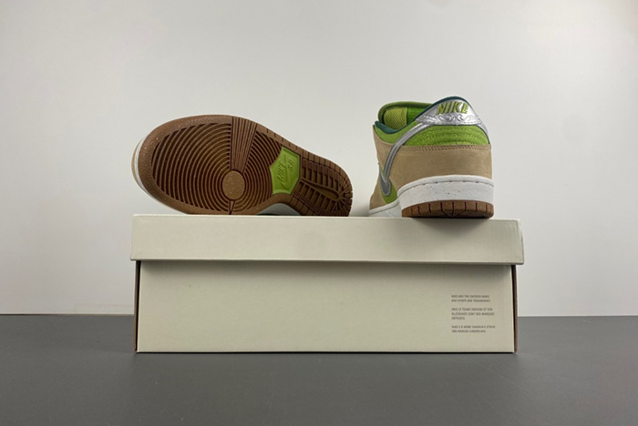 Nike SB Dunk Low Escargot  FQ7585-200
