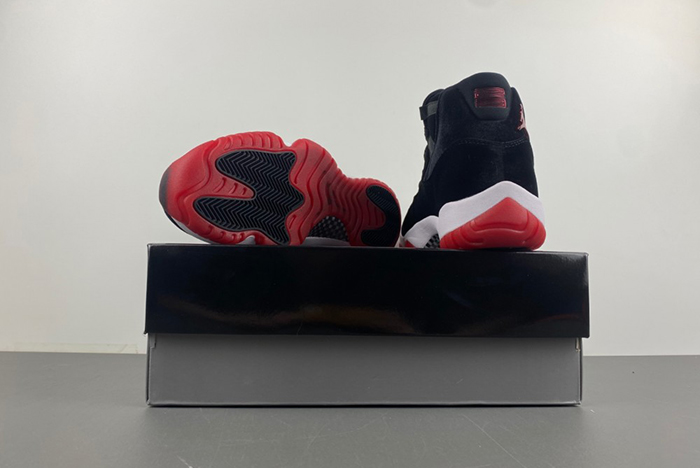 Air Jordan 11 WMNS “Bred Velvet”  DB5457-061