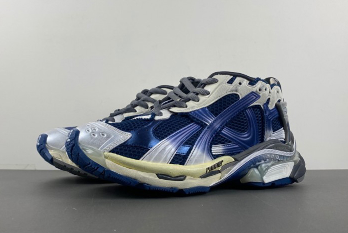 Ba*len*cia*ga runner sneaker 7.5  772774-wrung 2410