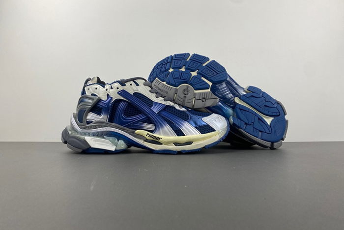 Ba*len*cia*ga runner sneaker 7.5  772774-wrung 2410