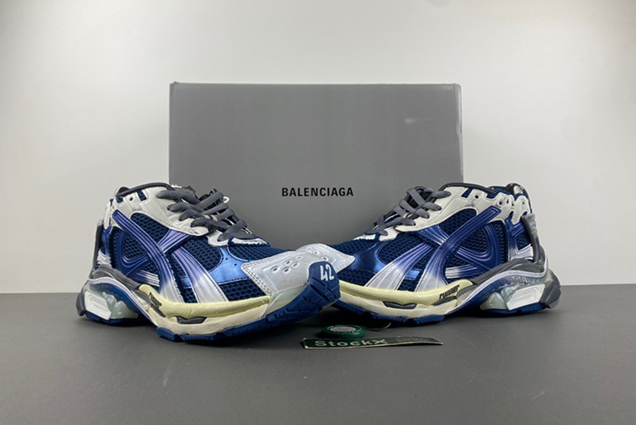 Ba*len*cia*ga runner sneaker 7.5  772774-wrung 2410