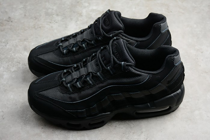 Nike mens AIR MAX 95 